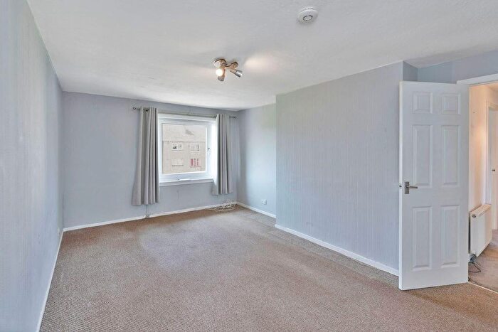 2 Bedroom Flat To Rent In L Bailie Grove, Edinburgh, EH15