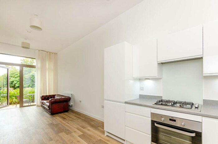 2 Bedroom Maisonette To Rent In Walnut Tree Close, Guildford, GU1