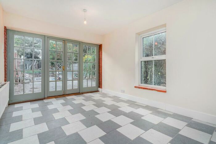 1 Bedroom Apartment To Rent In Granville Road, AL1