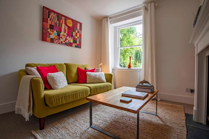 2 Bedroom Flat To Rent In City Centre, BA1