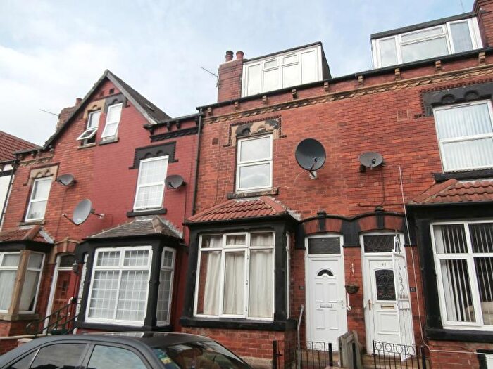 4 Bedroom Terraced House For Sale In Sandhurst Place, Leeds, LS8