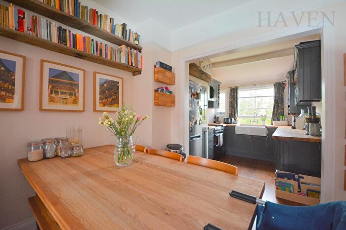 2 Bedroom Maisonette To Rent In Leslie Road, East Finchley, N2