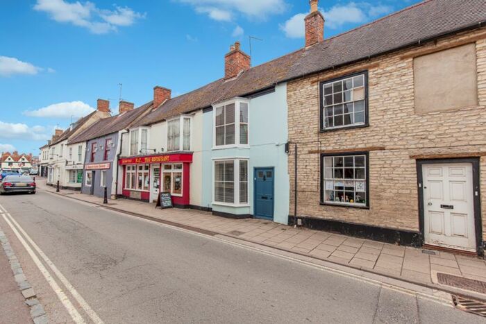 2 Bedroom Cottage To Rent In The Causeway, Bicester, OX26