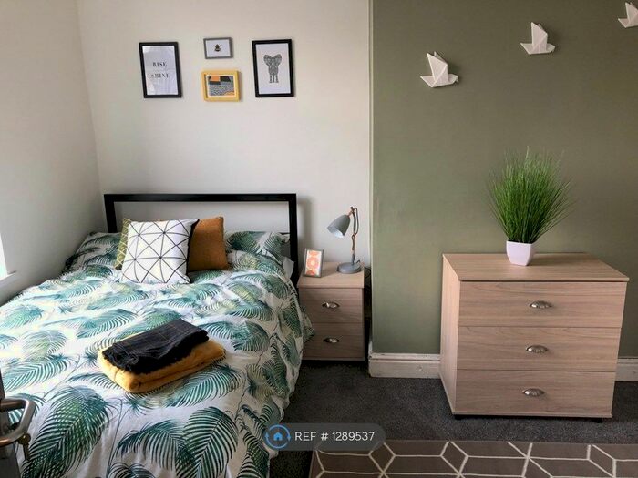 2 Bedroom Terraced House To Rent In Bell Street, Huddersfield HD4