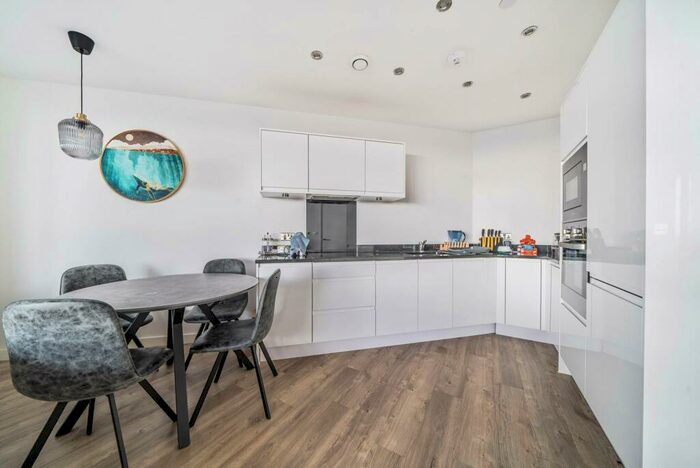 2 Bedroom Flat To Rent In Baronet House, Park Royal, London, NW10