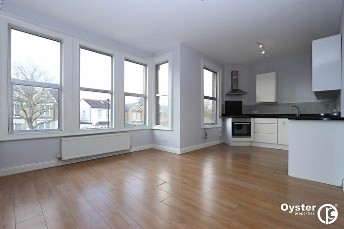 3 Bedroom Apartment To Rent In Maidstone Road, London, N11