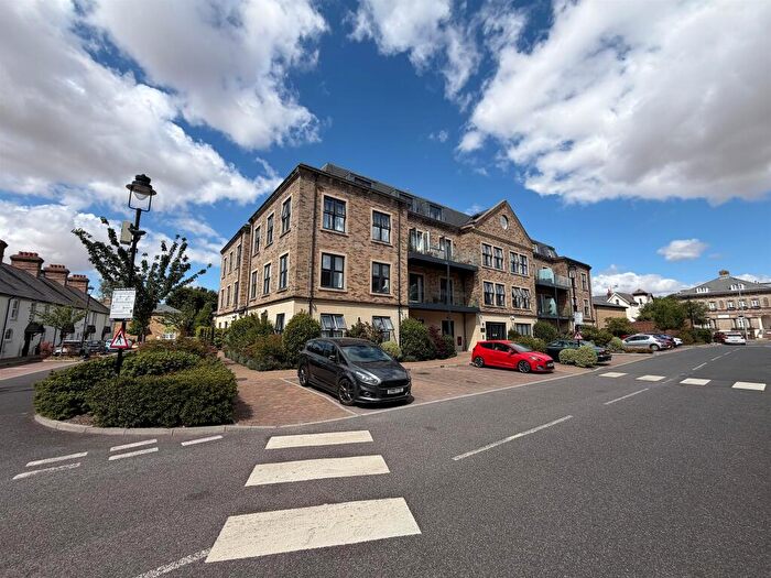 2 Bedroom Maisonette For Sale In Fountain Way, Salisbury, SP2