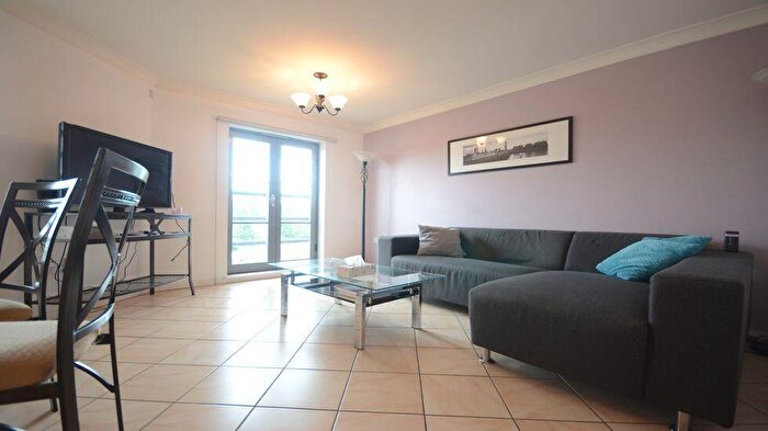 2 Bedroom Apartment To Rent In Quadrant Court, RG1