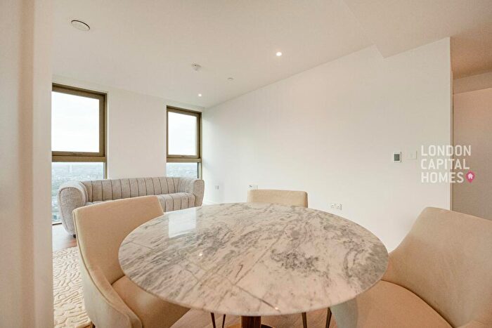 2 Bedroom Apartment To Rent In One Thames Quay, Marsh Wall, E14