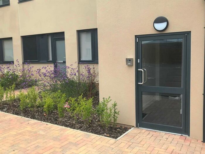 1 Bedroom Flat To Rent In 48 Crown House, Banbury OX16