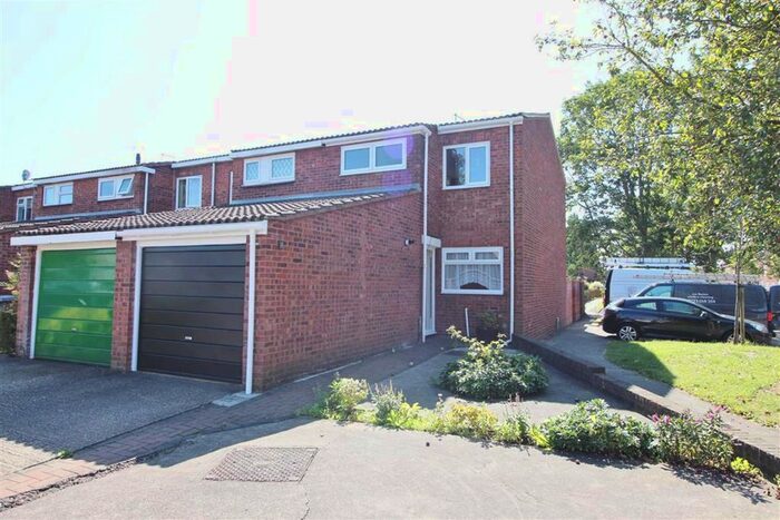 3 Bedroom End Of Terrace House To Rent In Farrant Way, Borehamwood, Herts, WD6