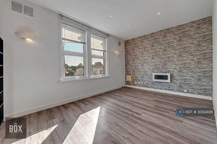 2 Bedroom Flat To Rent In Keynsham, Bristol, BS31