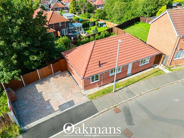 3 Bedroom Bungalow For Sale In Mallen Drive, Tividale, Oldbury, West Midlands, B69