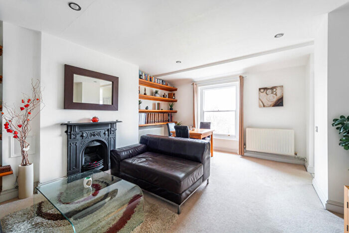 2 Bedroom Apartment For Sale In Coolhurst Road, Crouch End, N8