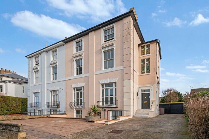 2 Bedroom Flat For Sale In Claremont Road, Surbiton, KT6