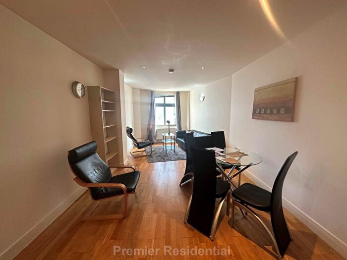 1 Bedroom Apartment For Sale In Castlefield Locks, Tarn House, M15