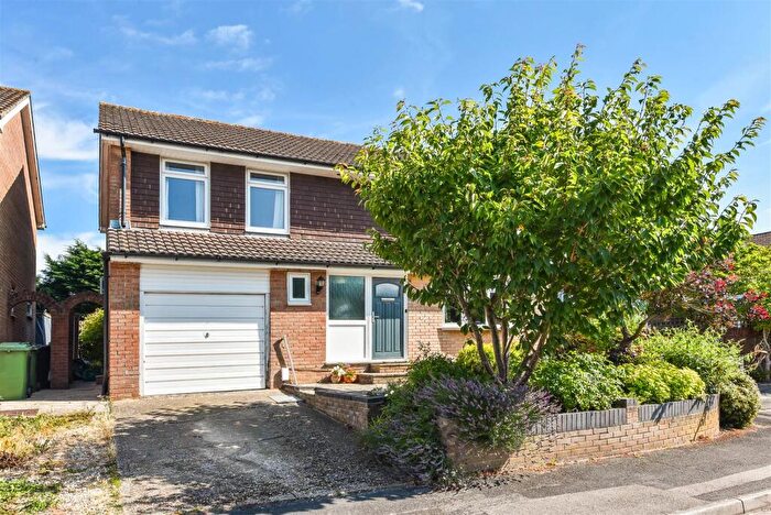 4 Bedroom Detached House For Sale In St. Andrew Close, Horndean, PO8