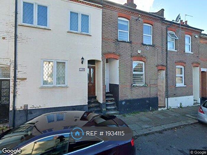 5 Bedroom Terraced House To Rent In Baker Street, Luton, LU1