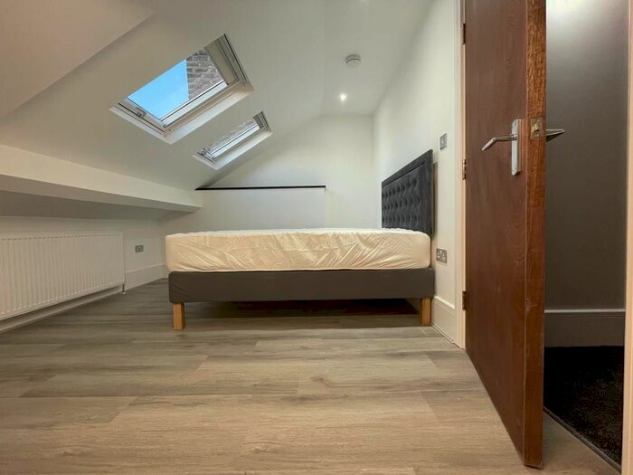 3 Bedroom Flat To Rent In Manor Avenue, Brockley, SE4