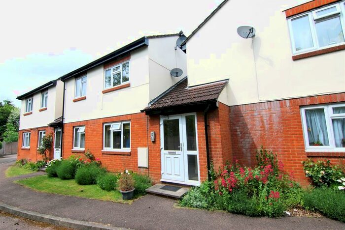 1 Bedroom Flat To Rent In Ecclesbourne Close, Palmers Green, London, N13