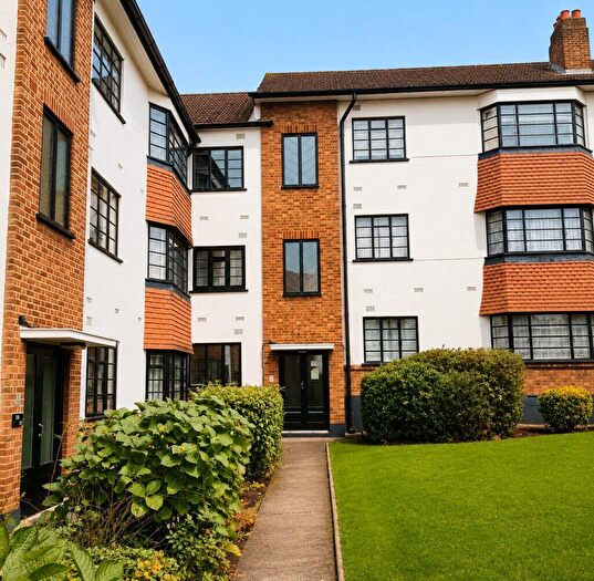 2 Bedroom Flat For Sale In The Lindens, Friern Park - North Finchley - London -, N12