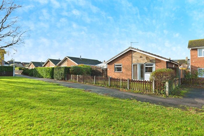 2 Bedroom Detached Bungalow For Sale In Mowbray Crescent, Stotfold, SG5
