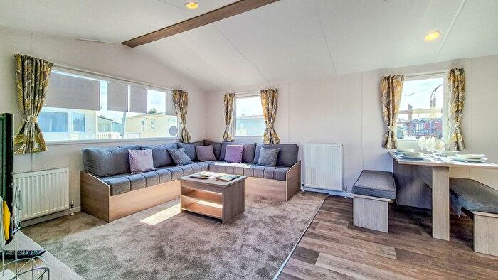 2 Bedroom Mobile/park Home For Sale In Carr Road, Felixstowe, IP11