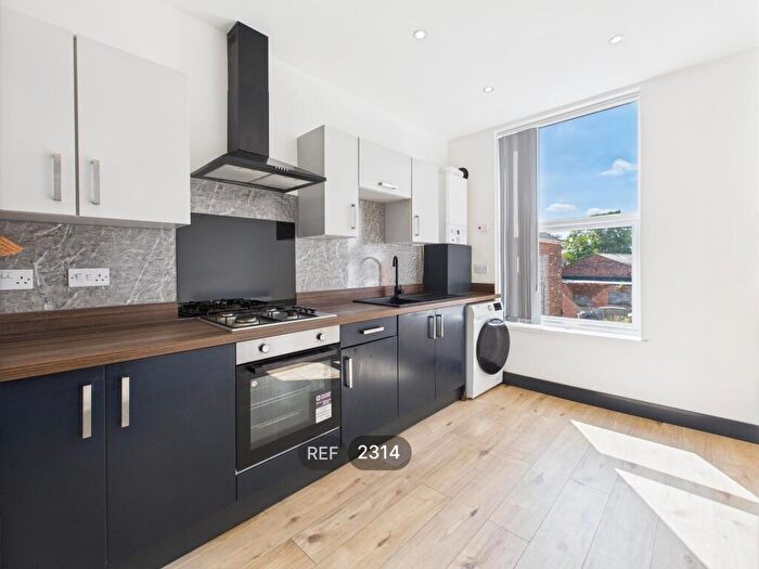 1 Bedroom Flat To Rent In Ash Grove, Beverley Road, HU5