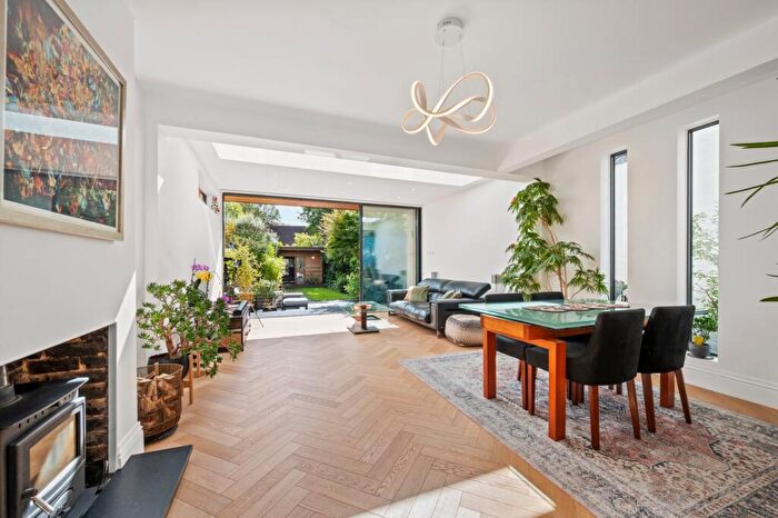 5 Bedroom Detached Villa For Sale In Kings Road, Walton-On-Thames, KT12