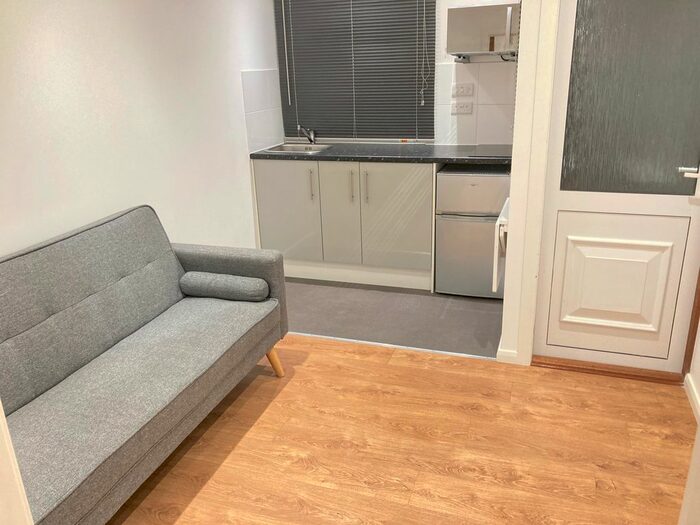 1 Bedroom Flat To Rent In Very Near Off Wordsworth Avenue Area, Greenford, UB6