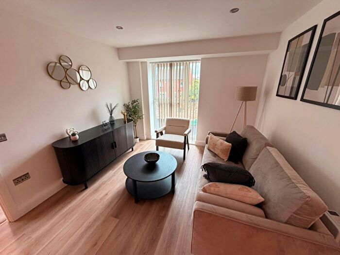 2 Bedroom Flat To Rent In Richmond Hill Approach, Leeds, LS9