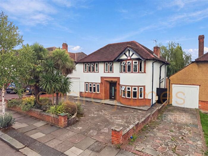 5 Bedroom Detached House For Sale In Elmgate Gardens, Edgware, HA8