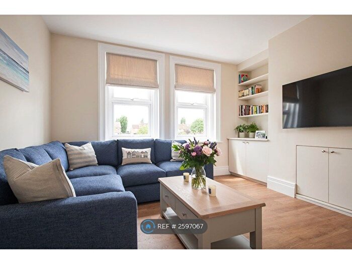 3 Bedroom Flat To Rent In Heathfield Square, London, SW18