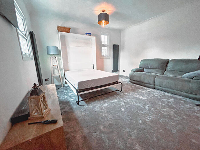 Apartment To Rent In Station Road, Redhill, RH1