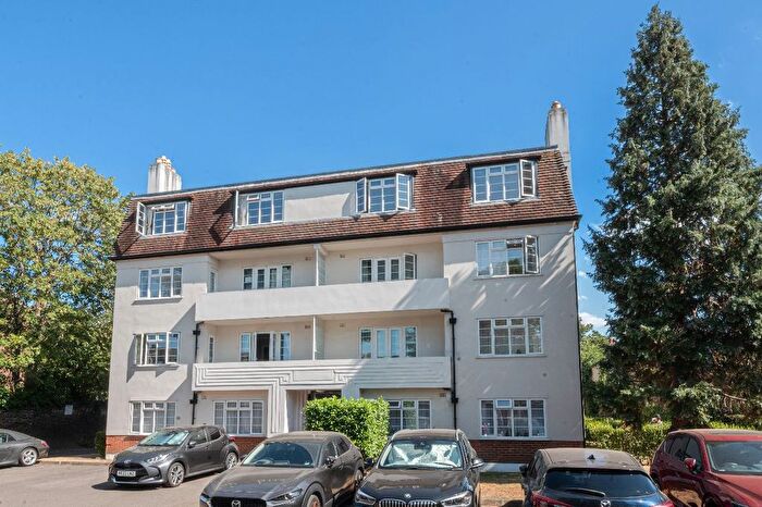 2 Bedroom Flat For Sale In Richmond Road, Twickenham, TW1