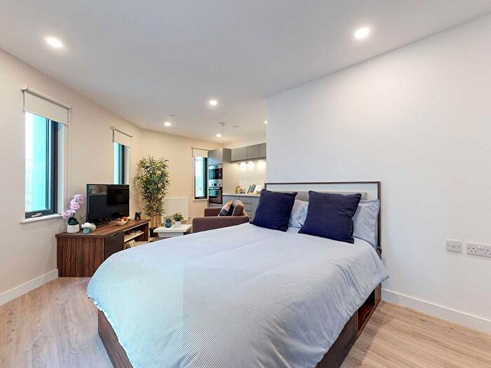 Apartment To Rent In Apt, Apollo Residence #, S1