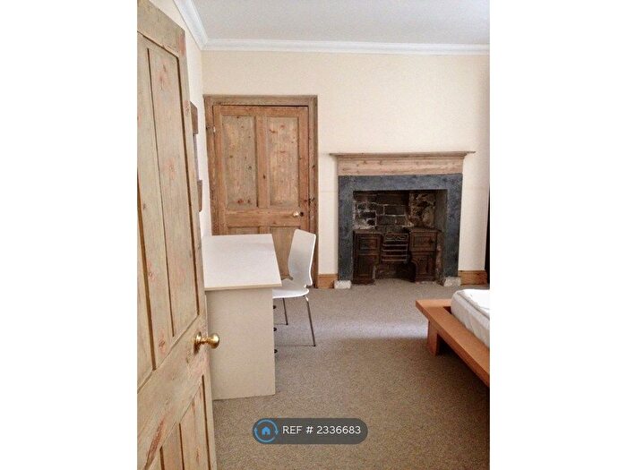 3 Bedroom Flat To Rent In Student, Bristol, BS8