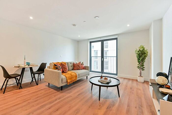 2 Bedroom Flat To Rent In Francis House, Maidenhead, SL6