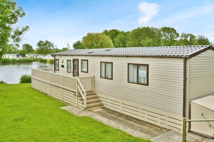2 Bedroom Lodge For Sale In Mallard Lake, Cotswold Hoburne, Cotswold Water Park, GL7