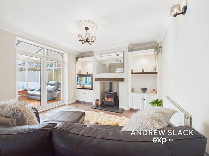 3 Bedroom Semi-Detached House For Sale In The Avenue, Sutton-in-ashfield, NG17