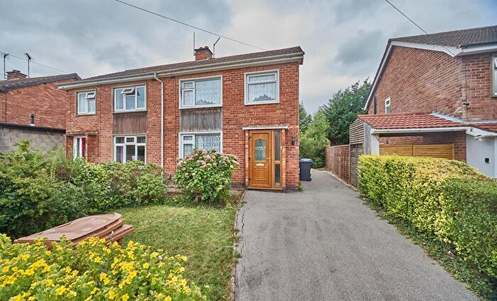 3 Bedroom Semi-Detached House For Sale In Featherston Drive, Burbage, Hinckley, LE10