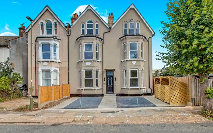 1 Bedroom Flat For Sale In Parkhurst Road, London, N11
