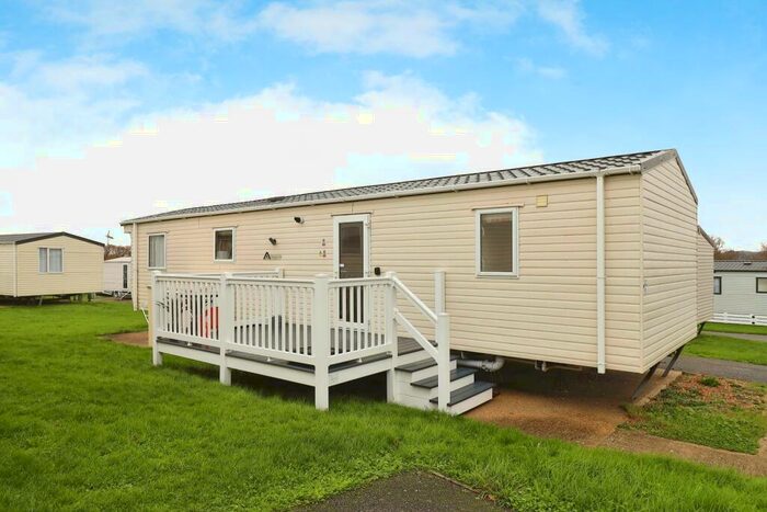 2 Bedroom Park Home For Sale In Thorness Lane, Cowes, Isle Of Wight, PO31