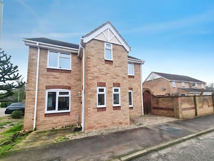 3 Bedroom Detached House For Sale In Weavers Way, Barham, IP6