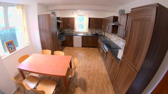 9 Bedroom Semi-Detached House To Rent In Victoria Road, Fallowfield, M14