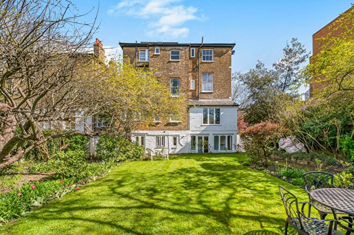 1 Bedroom Flat For Sale In Church Road, Richmond, TW10