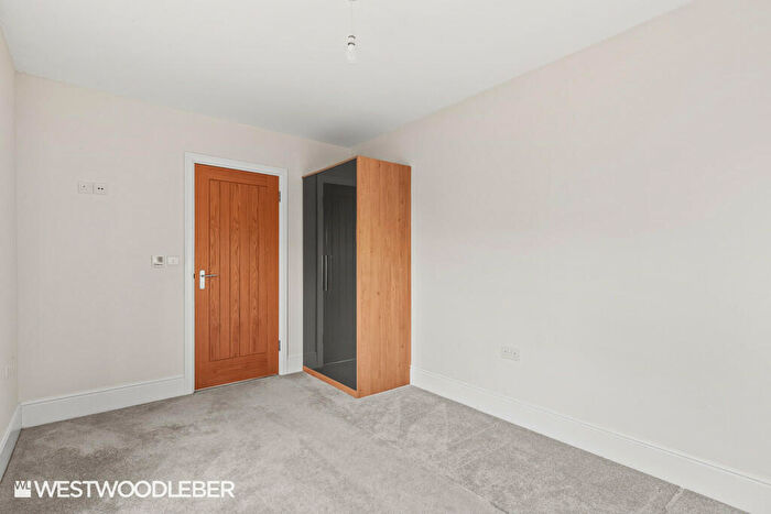 2 Bedroom Barn Conversion To Rent In Mangrove Lane, Hertford, SG13