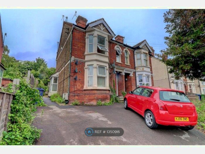 1 Bedroom Flat To Rent In West Wycombe Road, High Wycombe, HP12