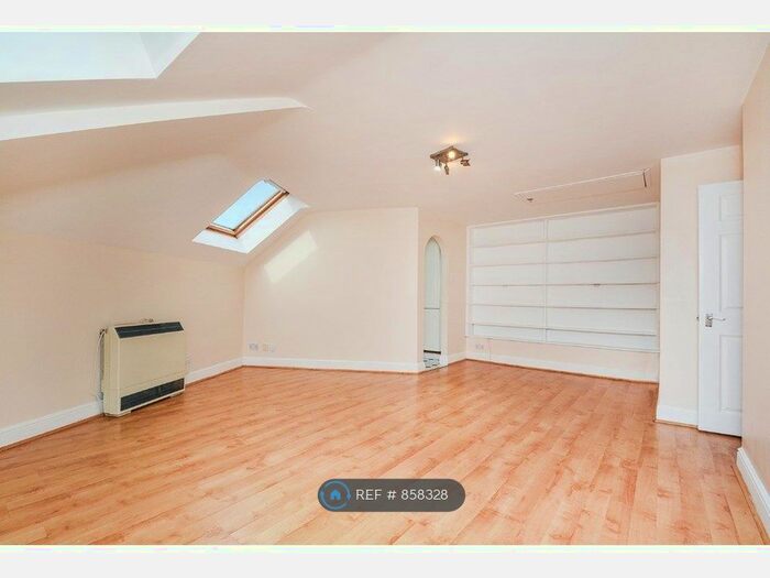 2 Bedroom Flat To Rent In Comer Crescent, Southall, UB2