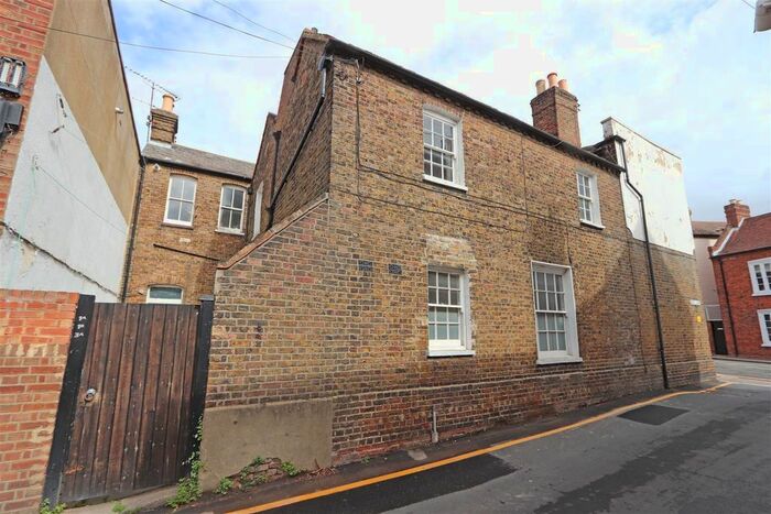 3 Bedroom Maisonette To Rent In West Street, Rochford, SS4